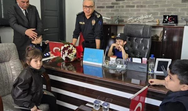  Çarşamba’da Miniklerden Emniyete Polis Haftası Ziyareti