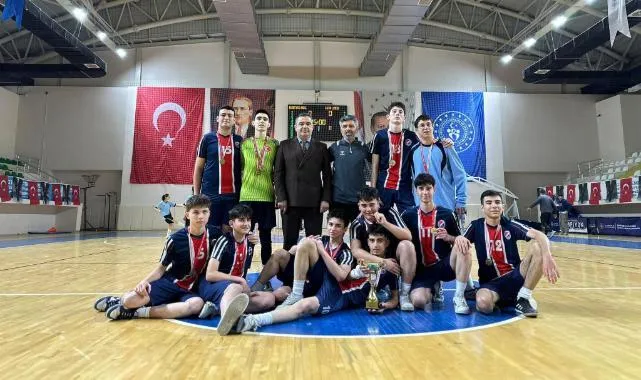 Çarşamba Fen Lisesi Futsal Turnuvasında Şampiyonluk İpini Göğüsledi