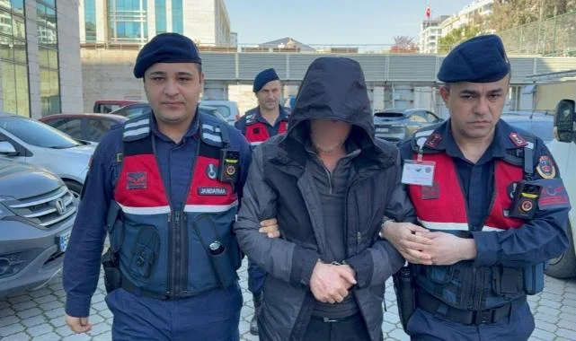 Evinde Uyuşturucu Zulası Çıktı: Binlerce Hap Ve Para Ele Geçirildi
