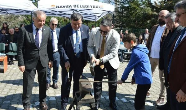 Havza’da Nevruz Coşkusu: Örste Demir Dövüldü, Ateşten Atlanıldı!