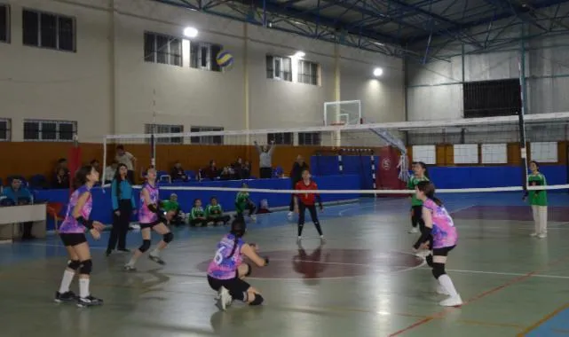 Havza'da Voleybol Heyecanı: Küçük ve Yıldız Kızlar Turnuvası Sona Erdi