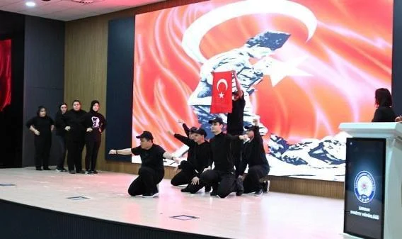 Samsun’da Özel Öğrencilerden Polislere 181. Yıl Sürprizi
