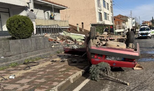 Samsun'da Trafik Kazası: Otomobil Duvara Çarparak Devrildi