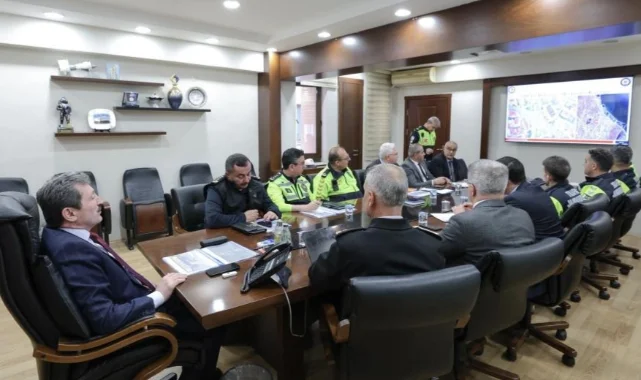 Samsun'da Valilikten Kritik Toplantı: Okul Çevrelerinde Trafik Güvenliği Artırılıyor