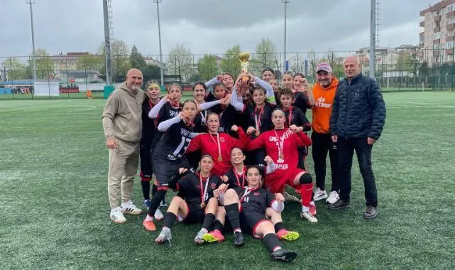 Samsun Gülizar Hasan Yılmaz Spor Lisesi Kız Futbol Takımı Finallerde