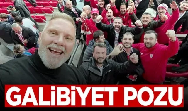 Samsunspor'un Hocası Fink Galibiyet Selfie'siyle Gönülleri Fethetti
