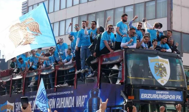 Süper Lig'e Yükseldi Şehir Turuyla Şampiyonluğu Kutladılar
