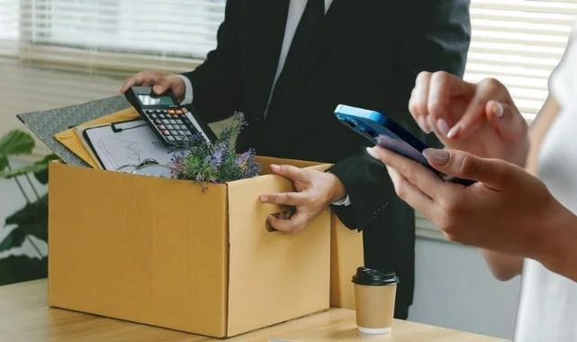 Yargıtay'dan Emsal Karar: Şirket Telefonundaki Mesajlar İşten Çıkarma Nedeni Olamaz