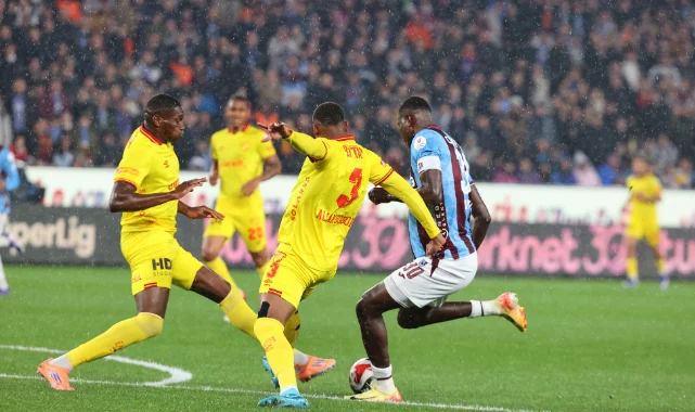 10 Kişilik Trabzonspor, Beraberliği 90+3'te Kurtardı