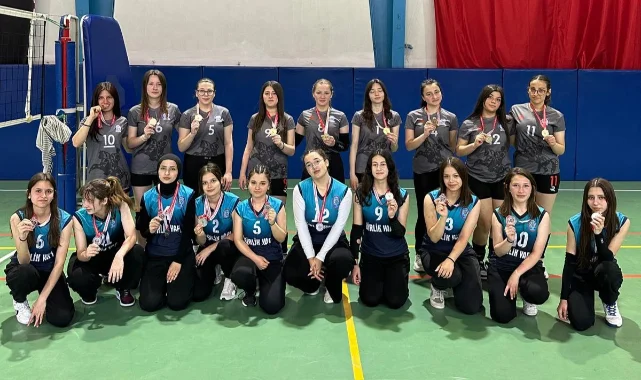 19 Mayıs haftasında büyük heyecan: Havza'da voleybol kupası sahibini buldu