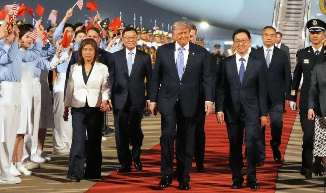 8,5 yıl sonra Çin'e ayak basan Trump, karşılama törenini görünce şaşırdı