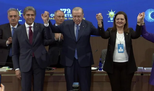 AK Parti'ye katılan Burcu Köksal'dan ilk sözler: "Aynı yolda yürüyeceğim"