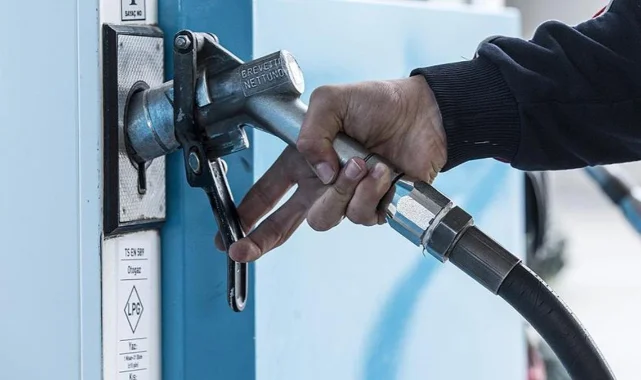 Akaryakıtta bir indirim bir zam: Samsun'da 7 Mayıs benzin, motorin, LPG fiyatı...