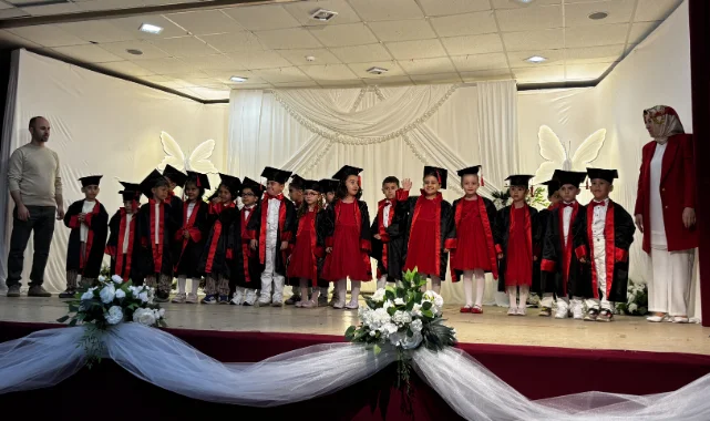 Alaçam'da anaokulu "Anneler Günü ve Mezuniyet Töreni" programı düzenledi