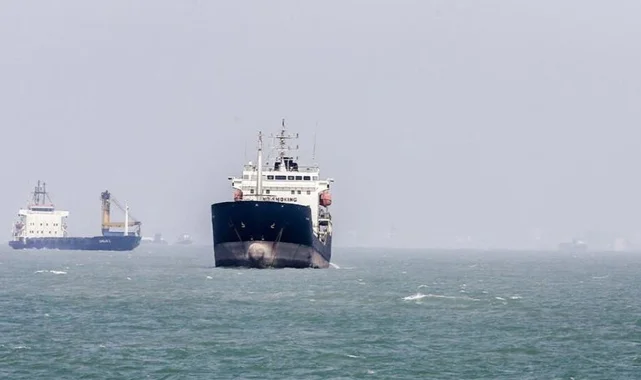 Basra Körfezi'nde sıcak saatler: Katar açıklarında yük gemisi hedef alındı