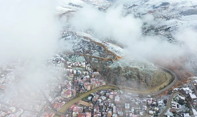 Bayburt'ta Mayıs ayında kar sürprizi: Kent beyaza büründü