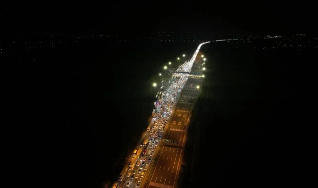 Bayram trafiği başladı: Otoyolda araç kuyruğu kilometrelerce uzadı