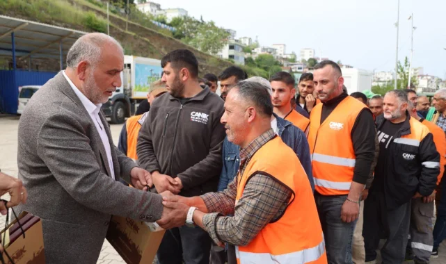 Canik'te bayram sevinci: Başkan Sandıkçı personelle bayramlaştı