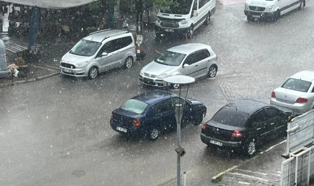 Çarşamba'da kuvvetli sağanak yağış ve fırtına etkili oluyor