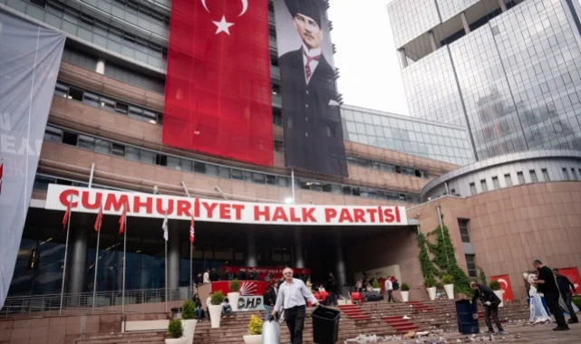 CHP'de yeni dönem! "Mutlak butlan" kararı kapıya asıldı