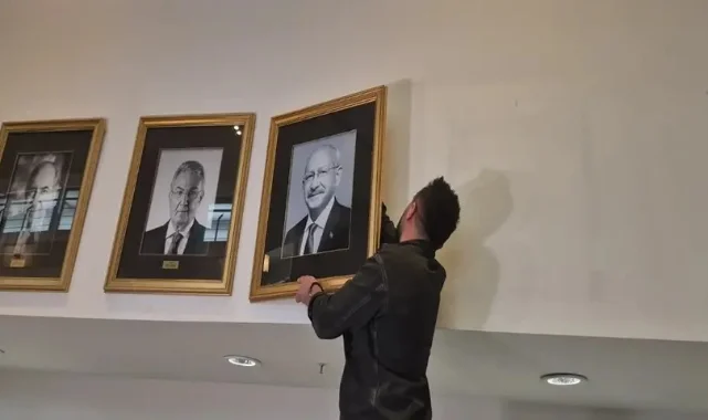 CHP Genel Merkezi'nde hareketli saatler: Kılıçdaroğlu'nun fotoğrafı asıldı