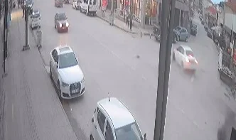 Çorum'da 3 aracın karıştığı zincirleme kazada 1 kişi yaralandı