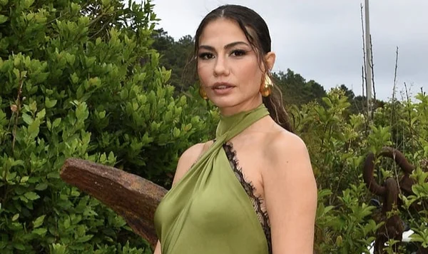 Eşref Rüya'nın yıldızı Demet Özdemir Cannes'ı yaktı geçti!