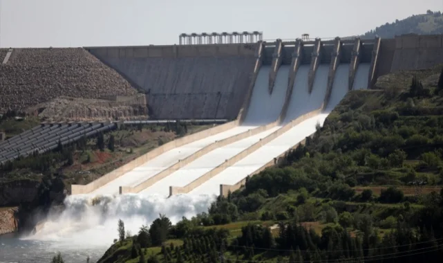 Fırat Nehri'nde görsel şölen: Keban Barajı'nın kapakları 7 yıl sonra yeniden açıldı