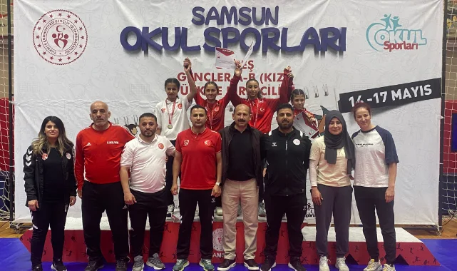 Güreş serbest genç kızlarda minderde şampiyonlar belirlendi