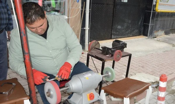 Havza'da bıçak bileme tezgahlarında yoğunluk yaşanıyor