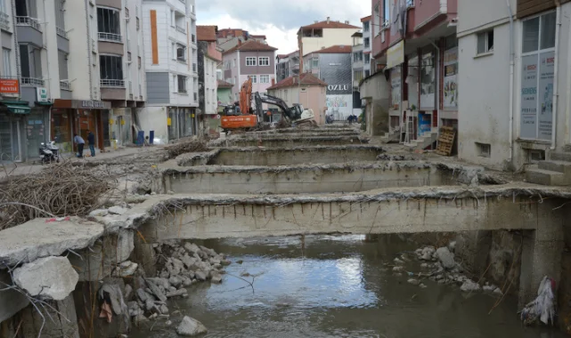 Havza'da dere yatağındaki binaların yıkımı tamamlanmak üzere