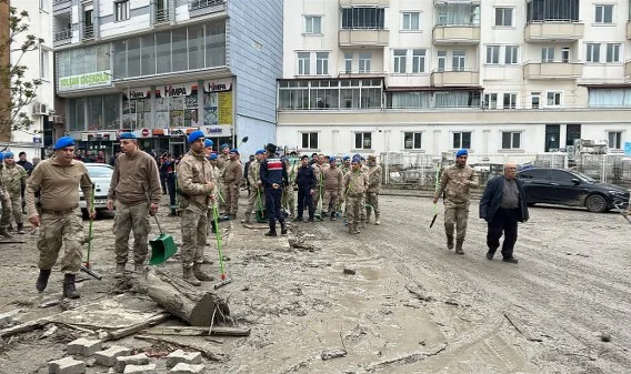 Havza’da sel seferberliği: Bin 63 personel sahada