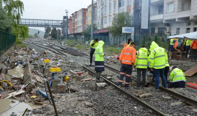 Havza'da selden zarar gören demir yolu TCDD ekiplerince onarıldı