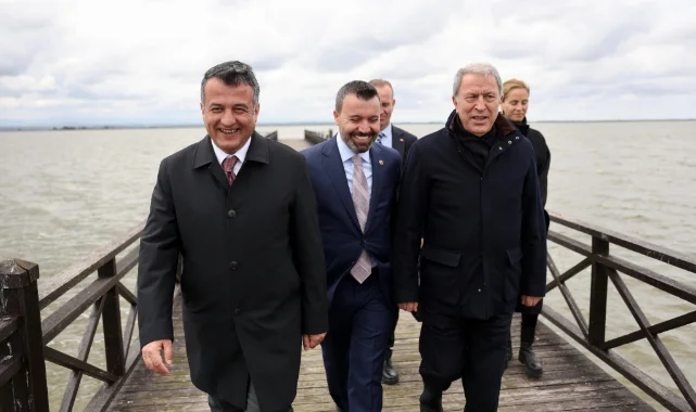 Hulusi Akar Samsun'da Kızılırmak Deltası Kuş Cenneti'ni Gezdi
