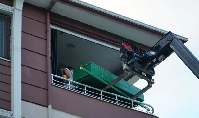 İnanılmaz olay: 250 kiloluk adamın cenazesi forkliftle indirildi