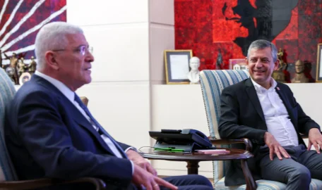 İYİ Parti'den CHP'ye destek ziyareti: 100 yıllık partiye kayyum atamak garabettir