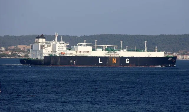 Katar LNG tankeri savaş sonrası ilk kez Hürmüz Boğazı'nı geçti