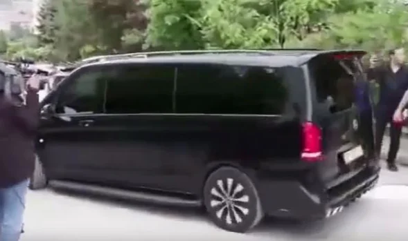 Kılıçdaroğlu evinden ayrılırken atılan slogan dikkat çekti