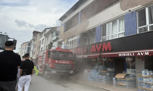 Ladik'te korkutan yangın: Market deposu alev alev yandı