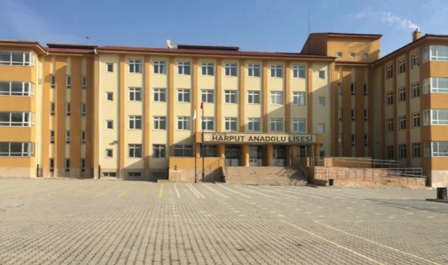 Öğretmenin dikkati faciayı önledi: 9. sınıf öğrencisinin çantasından cephanelik çıktı