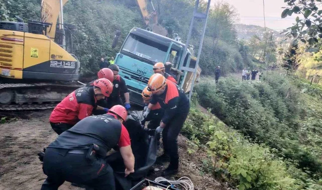 Rize'de feci kaza: Kamyonun altında kalan Trabzonlu sürücü kurtarılamadı