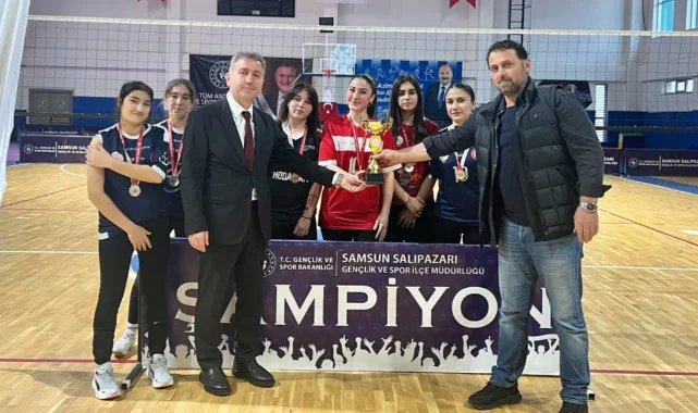 Salıpazarı'nda gençler kupalarına kavuştu
