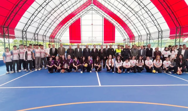 Salıpazarı'nda tenis kortu ve çok amaçlı spor sahası hizmete açıldı