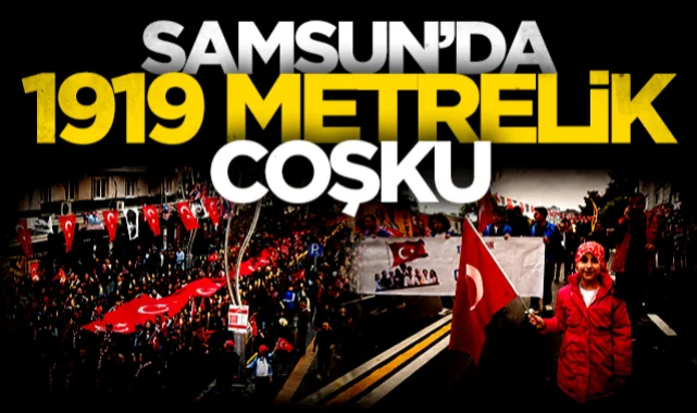 Samsun'da 1919 metrelik dev bayrakla coşkulu fener alayı yürüyüşü