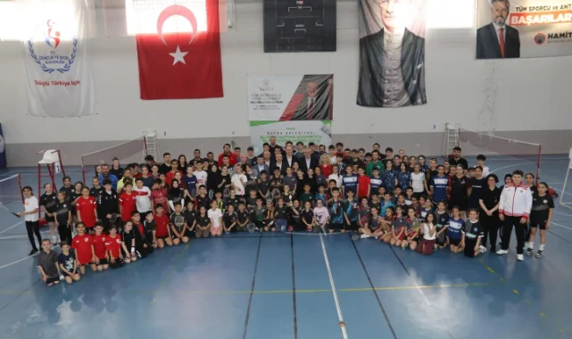 Samsun'da Gençlik Haftası Badminton Turnuvası düzenlendi