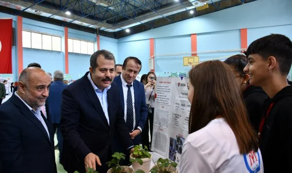 Samsun'da öğrenciler projelerini Bilim Fuarı’nda tanıttı