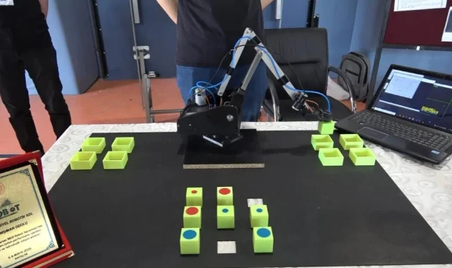 Samsun'da öğrencilerin geliştirdiği robot kol Türkiye birincisi oldu