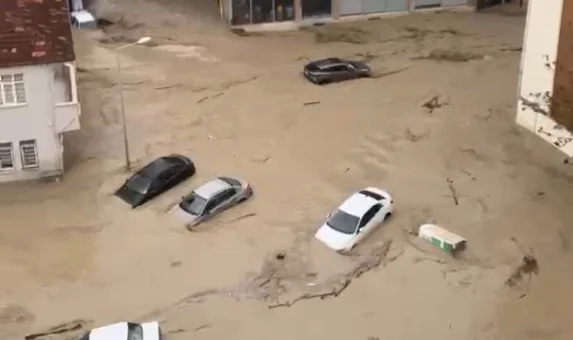 Samsun Valiliği'nden sel açıklaması: 17 ilçe teyakkuzda!