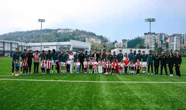 Samsunspor akademisinde parlayan yıldızlar: Minik öğrencilerden anlamlı ziyaret