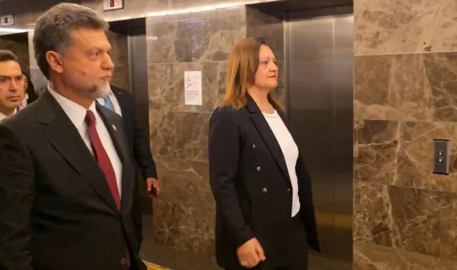 Siyasette tarihi gün: AK Parti'ye katılan Burcu Köksal'dan Özgür Özel'e şok suçlama